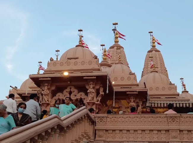 BAPS Shri Swaminarayan Mandir, Mathiya Chora, Anand, Gujarat - Vushii.com BAPS Shri Swaminarayan Mandir, Mathiya Chora, Anand, Gujarat - Vushii.com
